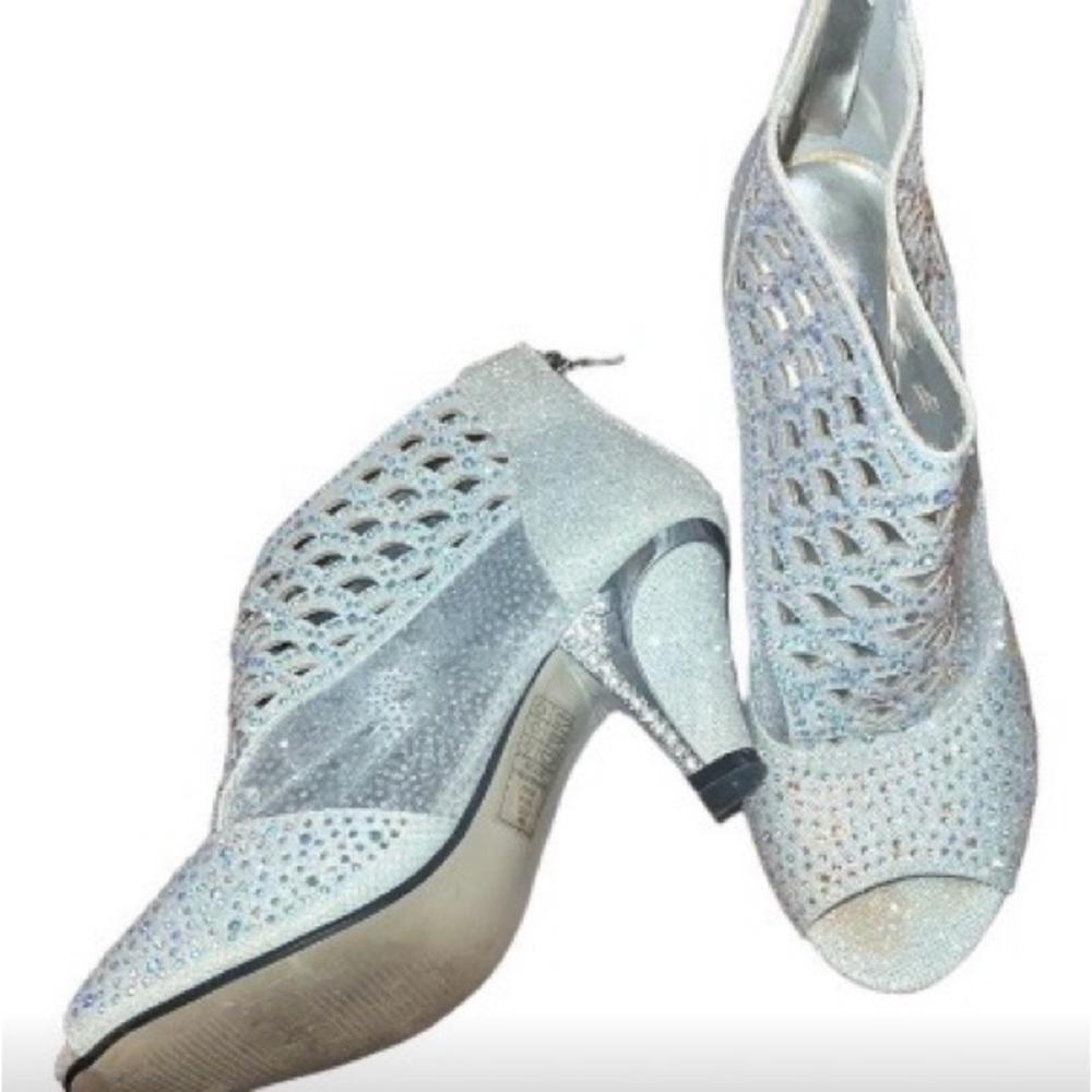 Silver Rhinestone Low Heels Booties 6.5 oversized fits size 7-7.5 - Picture 2 of 5